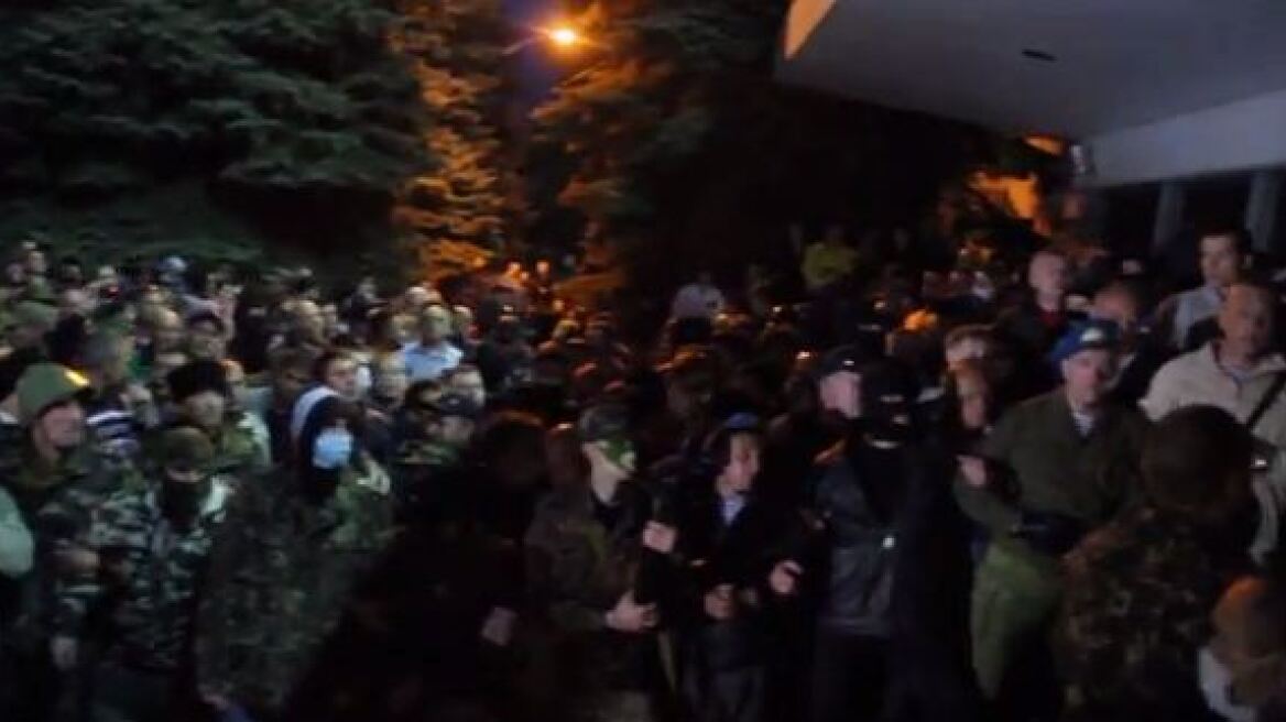 Ουκρανία: Εκκενώθηκε το κτίριο της αστυνομίας στο Λουχάνσκ