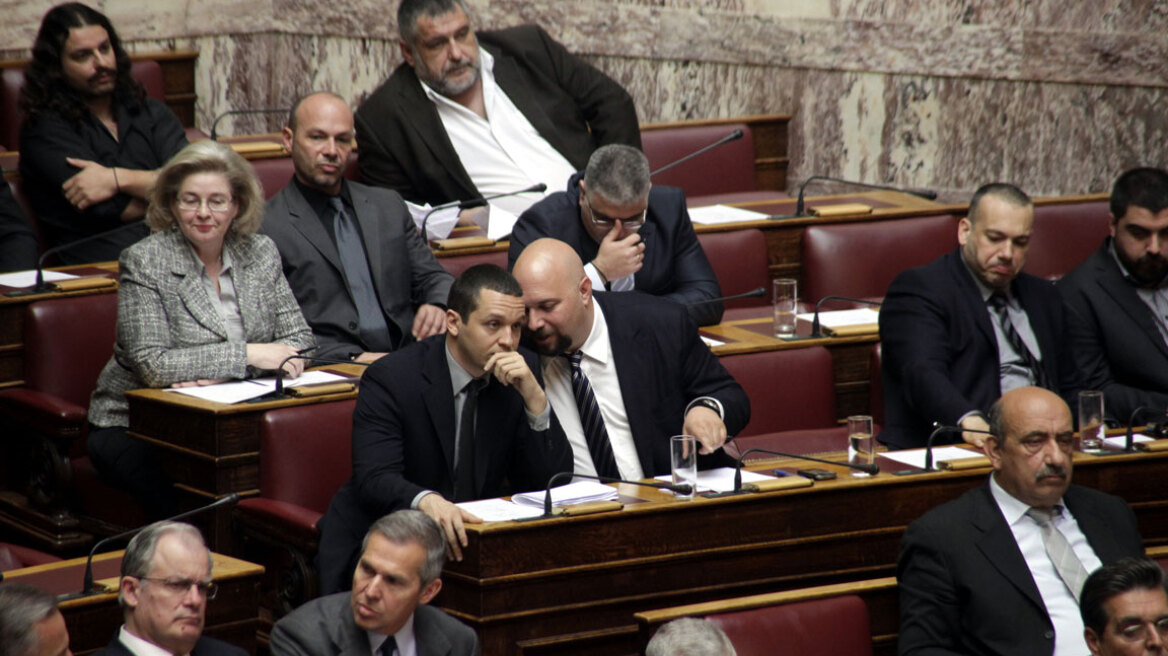 Στην Ολομέλεια της Βουλής η άρση ασυλίας τεσσάρων βουλευτών της Χ.A.