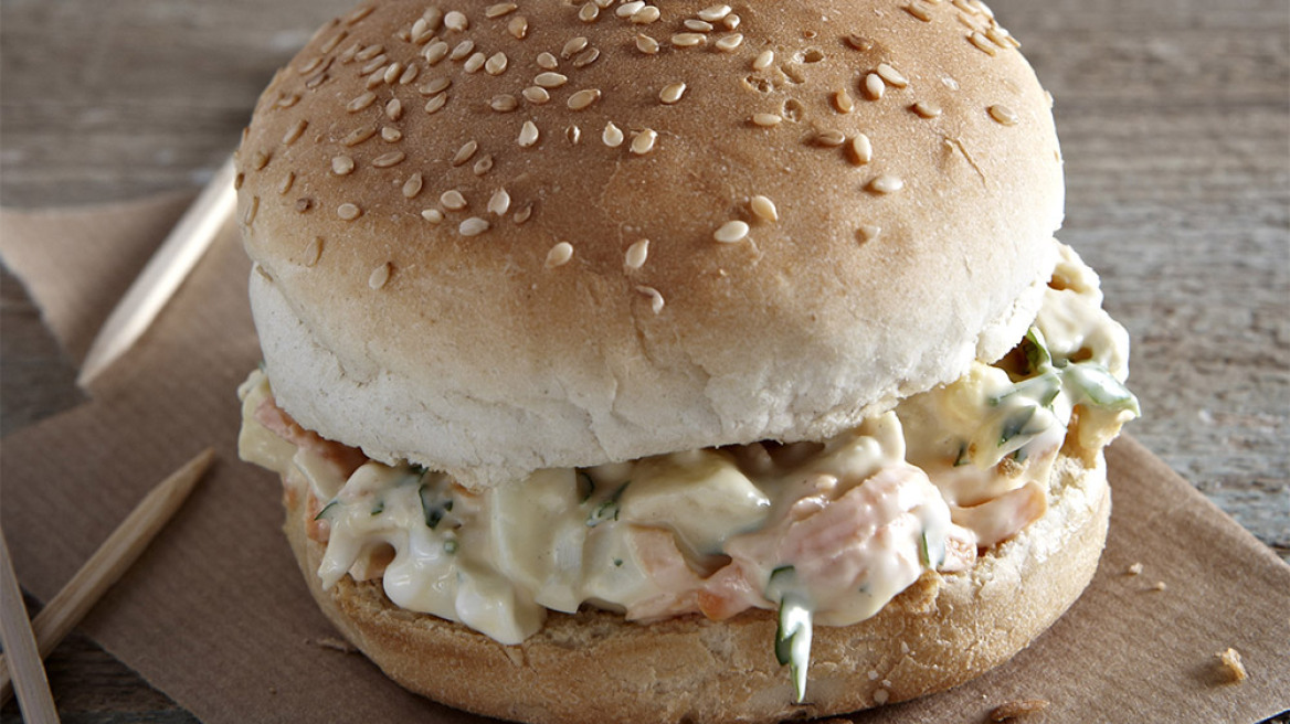 Μπέργκερ σαν κοτοσαλάτα