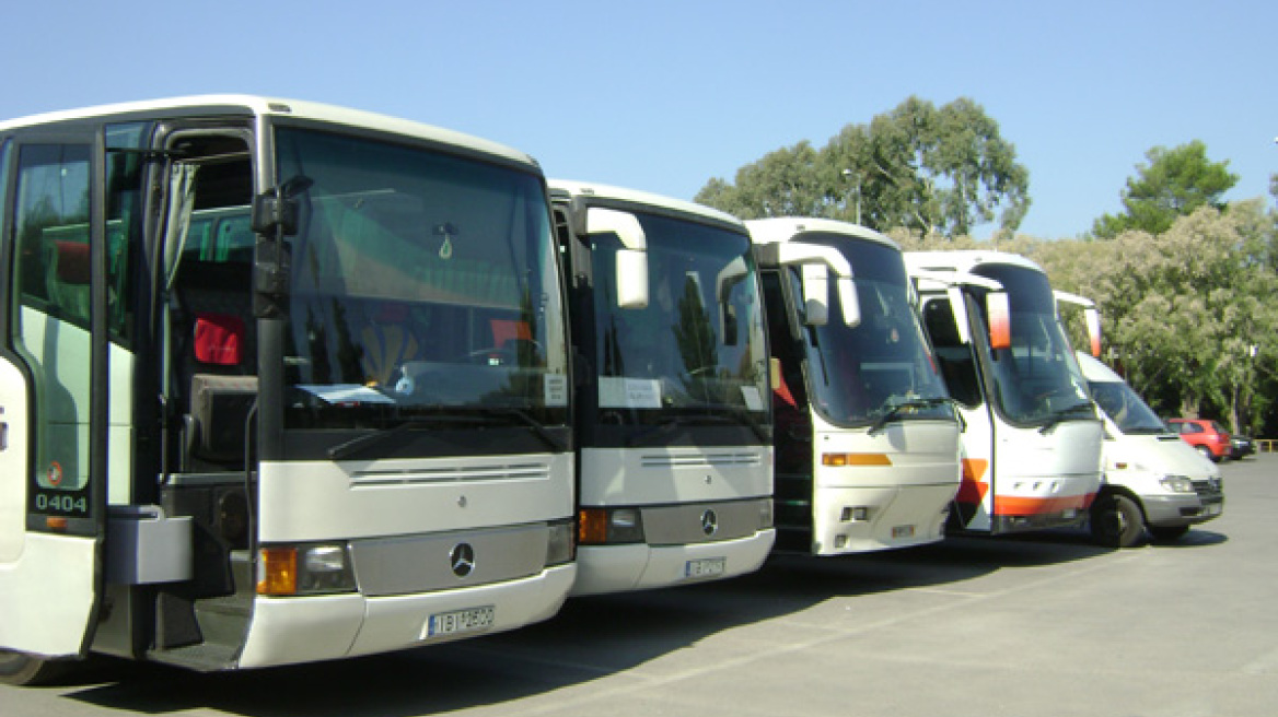 «Μαϊμού» τουριστικός πράκτορας έτρωγε κι έπινε δωρεάν 