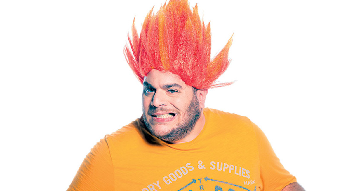 Φάνης Λαμπρόπουλος: Ο πλακατζής του Web TV δηλώνει επάγγελμα «διάσημος»