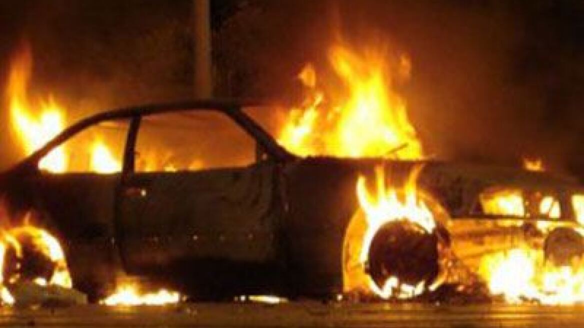 Ηράκλειο: Κάηκαν αυτοκίνητα τη νύχτα