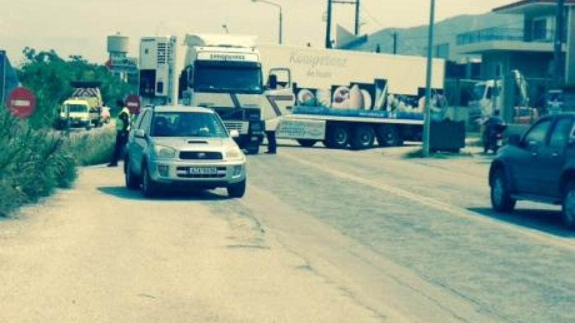 Ρίο: Δίπλωσε νταλίκα στην παλιά εθνική