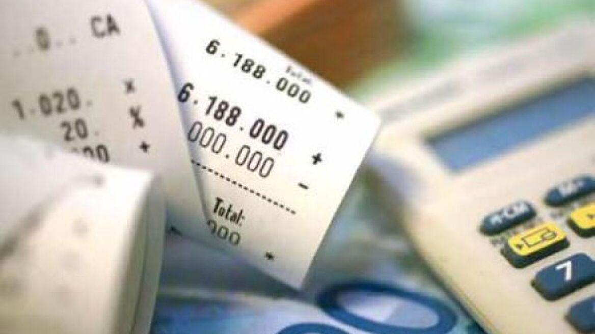 «Ενέδρες» εφοριακών σε μαγαζιά για τις αποδείξεις