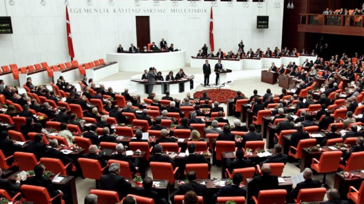 Τουρκία: Συγκρότηση επιτροπής που θα ερευνήσει τα σκάνδαλα διαφθοράς