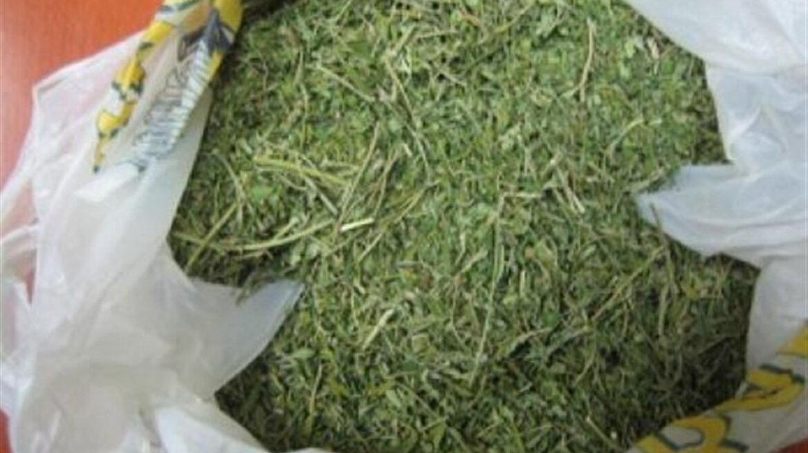 Ηγουμενίτσα: Οδηγούσε με έναν σάκο χασίς δίπλα του!