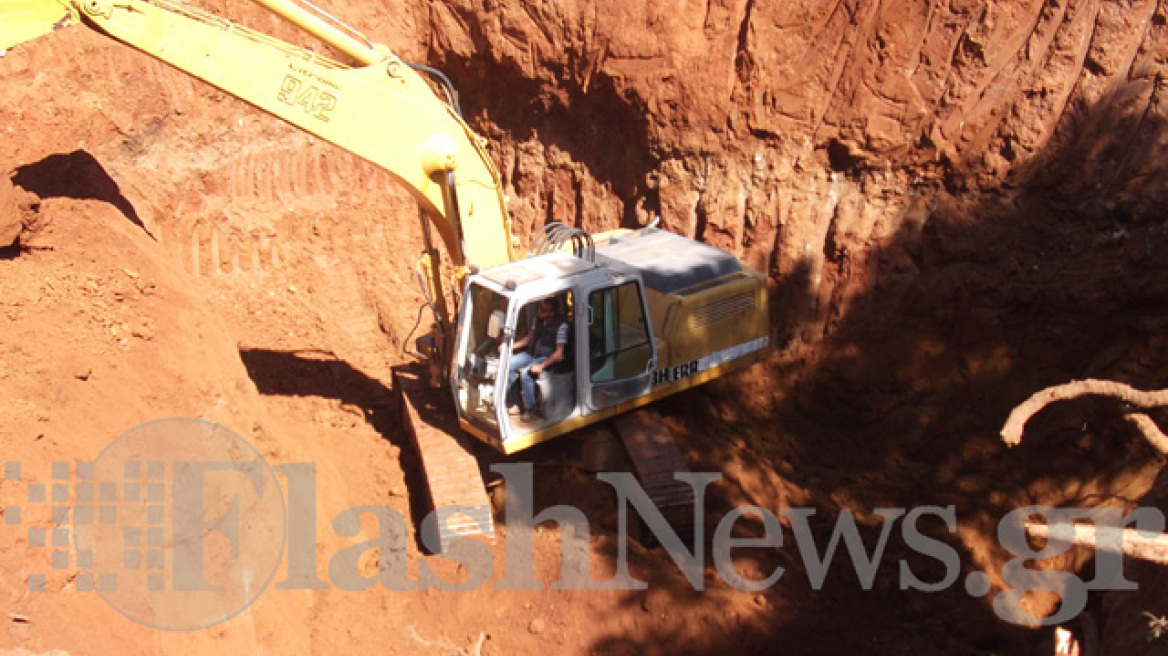 Χανιά: Έσκαψαν τεράστιο λάκκο για να βρουν τον άτυχο εργάτη - Δείτε βίντεο και φωτογραφίες