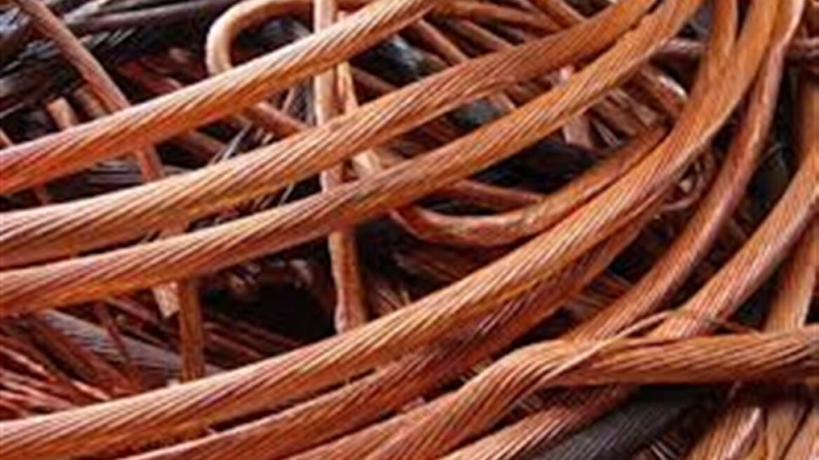 Υπάλληλος του Δ.Ε.Δ.Δ.Η.Ε. έκλεβε καλώδια της Δ.Ε.Η.!