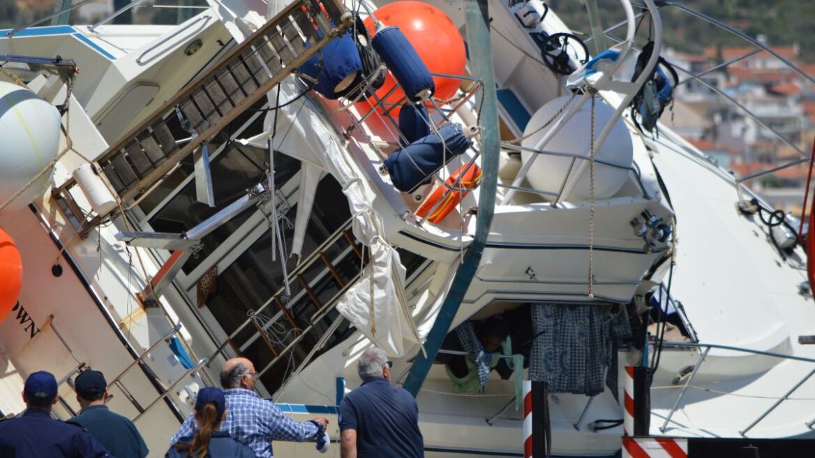Ναυάγιο στη Σάμο: Έφτασαν στον Πειραιά οι 32 διασωθέντες μετανάστες 