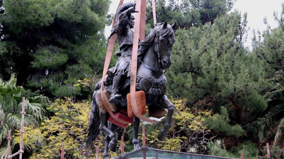 Πίσω στη θέση του το άγαλμα του Κολοκοτρώνη, στο Ναύπλιο
