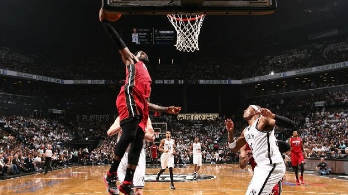 NBA: «Εξωγήινος» Λεμπρόν κατατρόπωσε τους Νετς