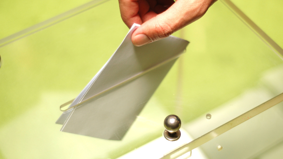 AP: Κρίσιμο τεστ για την κυβέρνηση οι εκλογές 