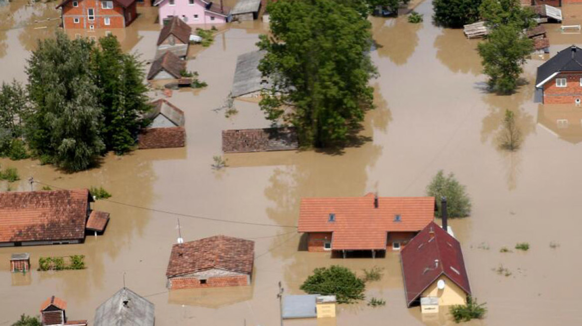 Θάφτηκαν στις λάσπες Σερβία και Βοσνία