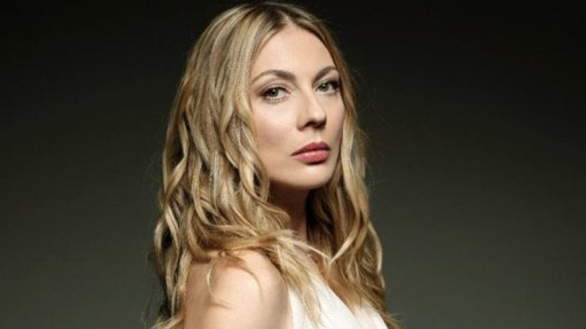 Σμαράγδα Καρύδη: «Υπάρχει λόγος να πω στον κόσμο με ποιους έχω πάει;»