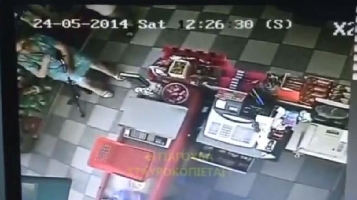 Βίντεο: Απίστευτη γιαγιά στη Λήμνο - Κάνει τον σταυρό της και δεν βγαίνει έξω ούτε σηκωτή!  