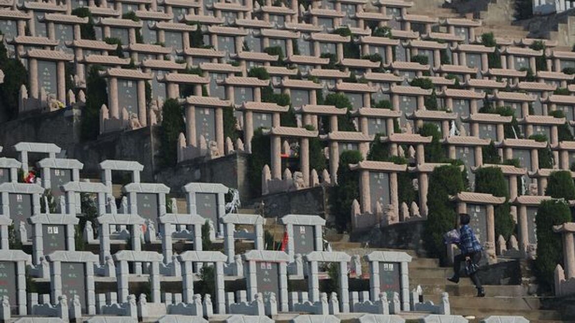 Κίνα: Οι γέροντες αυτοκτονούν ομαδικά για να πιάσουν θέση σε... τάφο