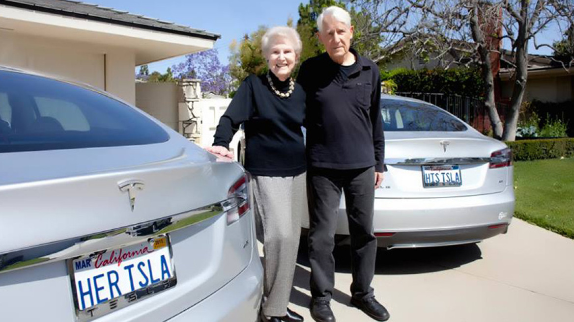 Ετών 89 και 87. Και με δύο ηλεκτρικά Tesla στην κατοχή τους