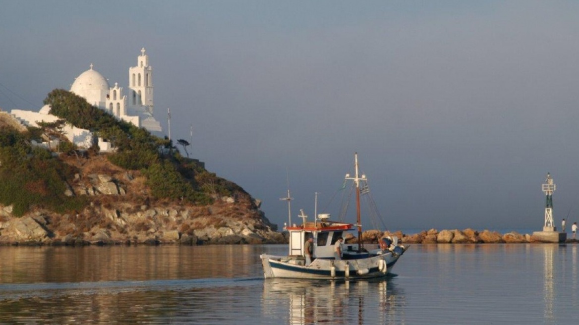 Ιος: Γραφική χώρα, πανέμορφες παραλίες