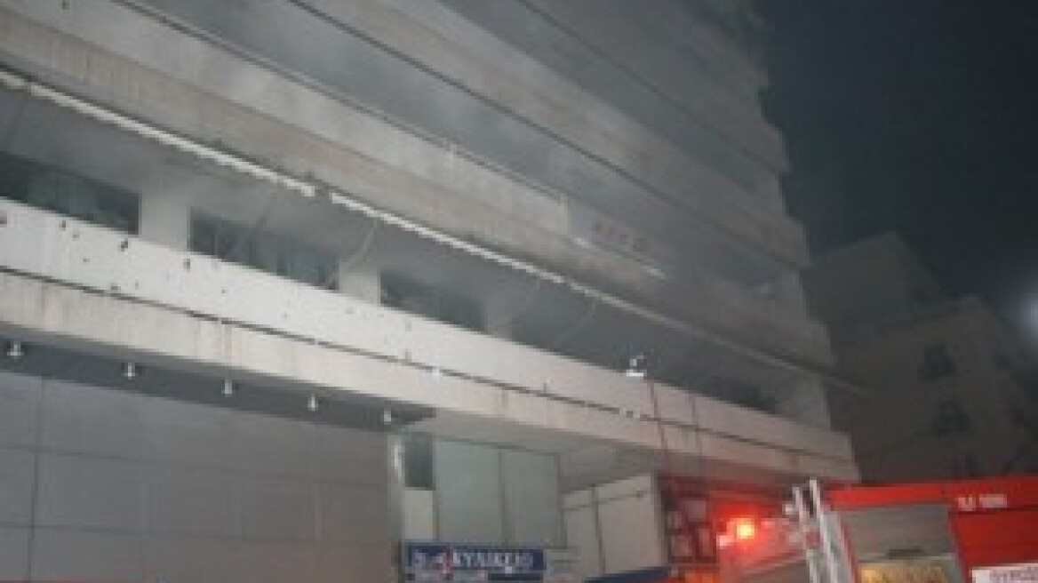 Φωτιά στο κτήριο της ΔΟΥ Βόλου