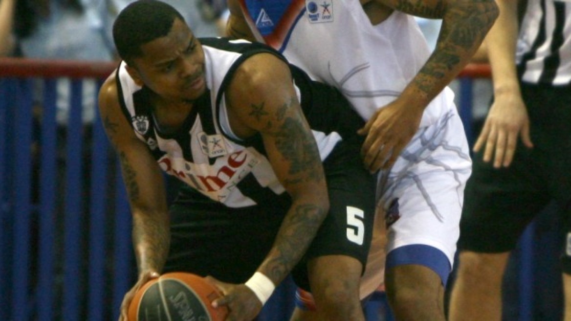 Νέα Σμύρνη: Ο Κούπερ του ΠΑΟΚ όρμησε στην κερκίδα σαν τον Σχορτσιανίτη!