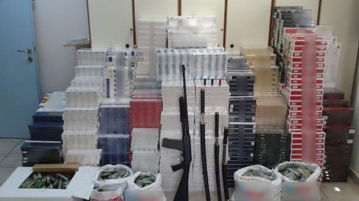 Σχηματάρι: Ο πίνακας έκρυβε... κρύπτη λαθραίων τσιγάρων και όπλων