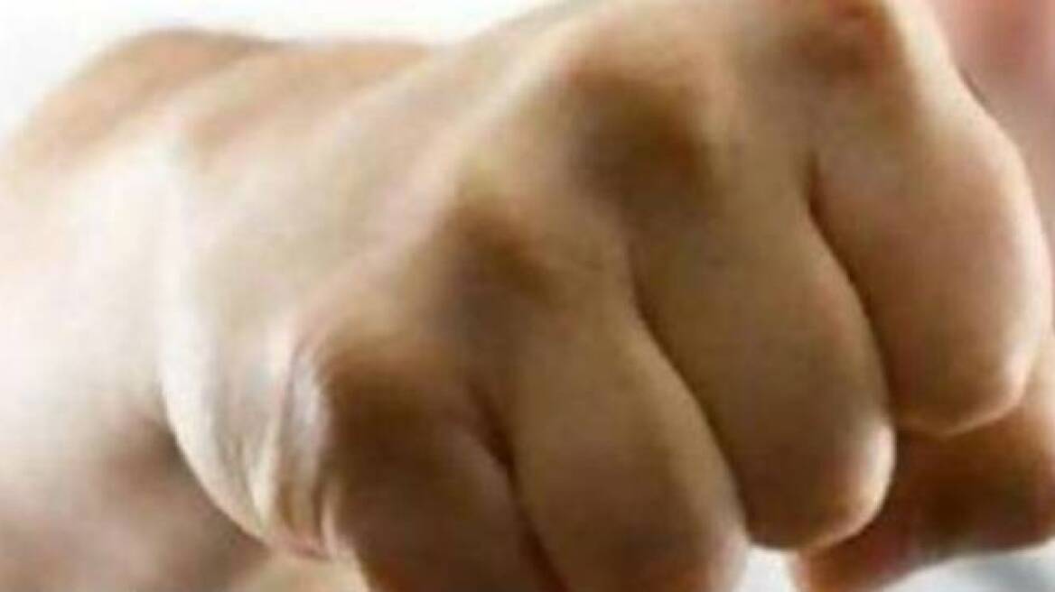 Ανήλικοι χτύπησαν και λήστεψαν ζευγάρι τουριστών