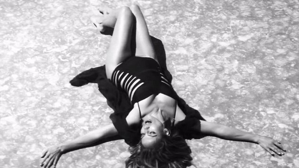 Πιο καυτή και από την... άμμο της ερήμου η Jennifer Lopez στο νέο της clip 