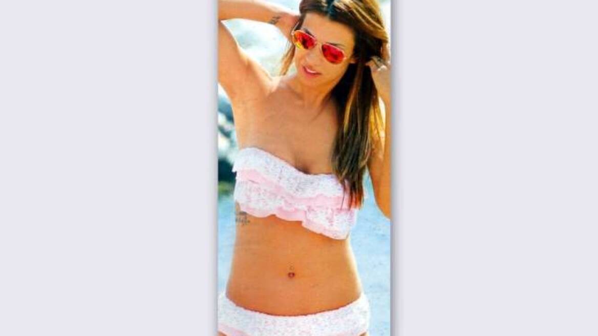 Η Ελένη Χατζίδου με ροζ μπικίνι