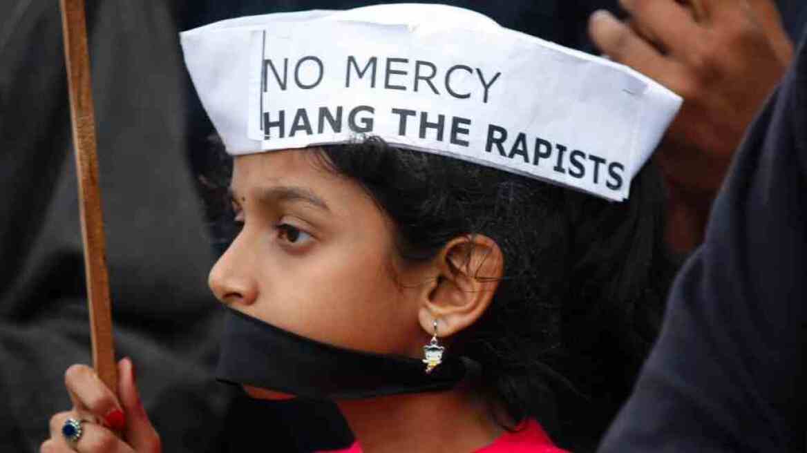 Ινδία: Ακόμα δύο συλλήψεις για τον ομαδικό βιασμό και φόνο των δύο κοριτσιών