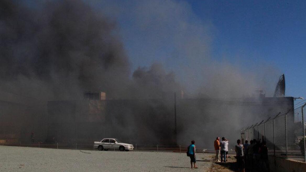 Στάχτη έγινε η αποθήκη πολυκαταστήματος στη Λεμεσό