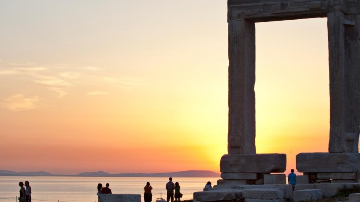 Νάξος: Παραδεισένιες παραλίες, γραφικά χωριά, ένδοξα μνημεία