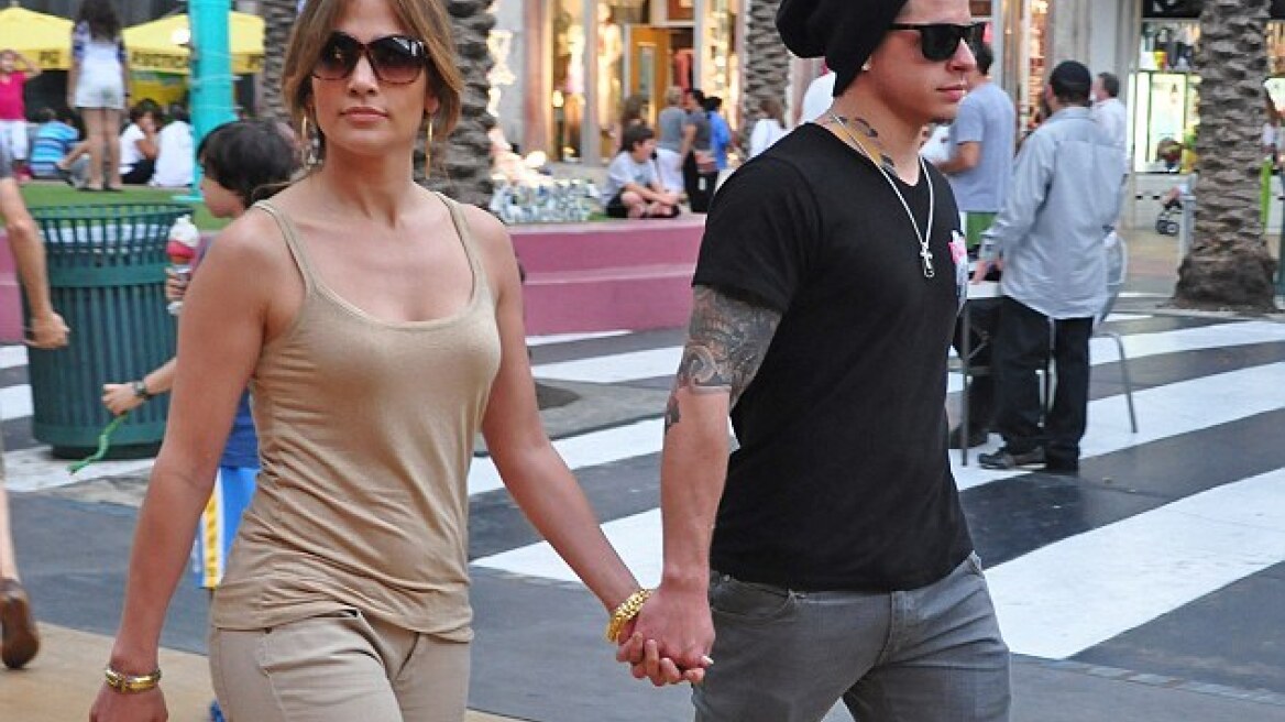 Jennifer Lopez-Casper Smart: Τίτλοι τέλους