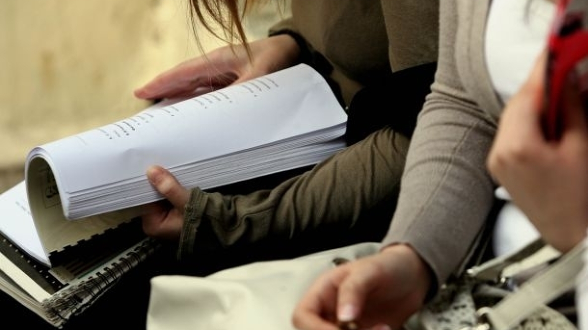 Πανελλήνιες: Διαβάστε τα θέματα και τις απαντήσεις