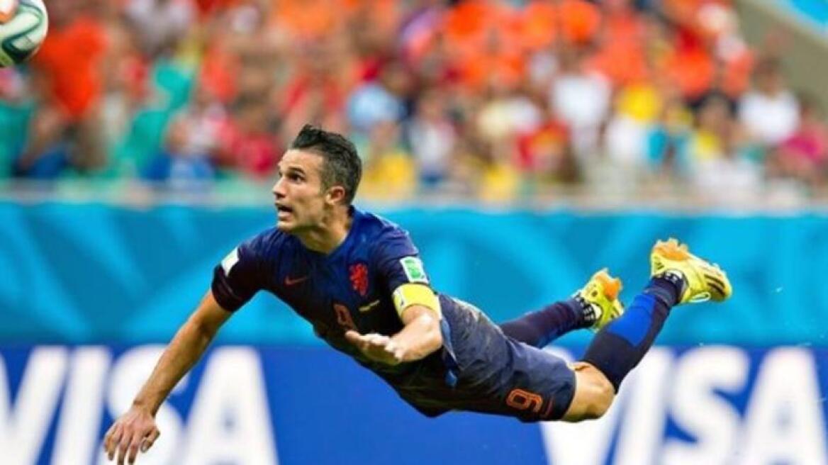 Πετάει και… ο παππούς του Φαν Πέρσι!