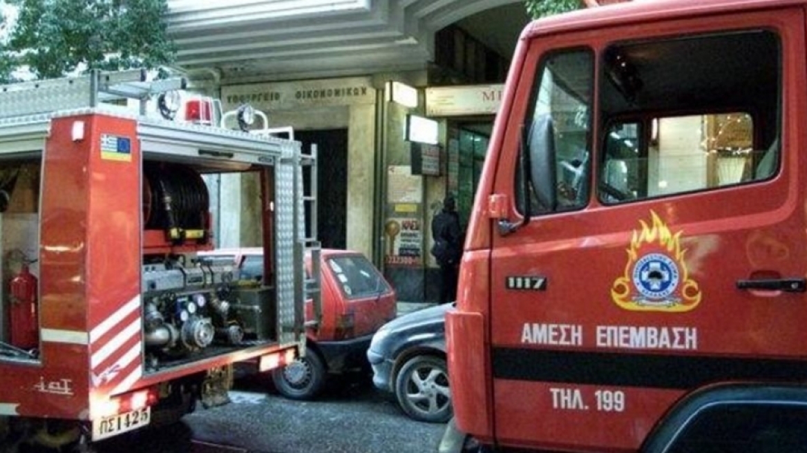 Υπο έλεγχο η πυρκαγιά σε υπόγειο στο κέντρο της Αθήνας