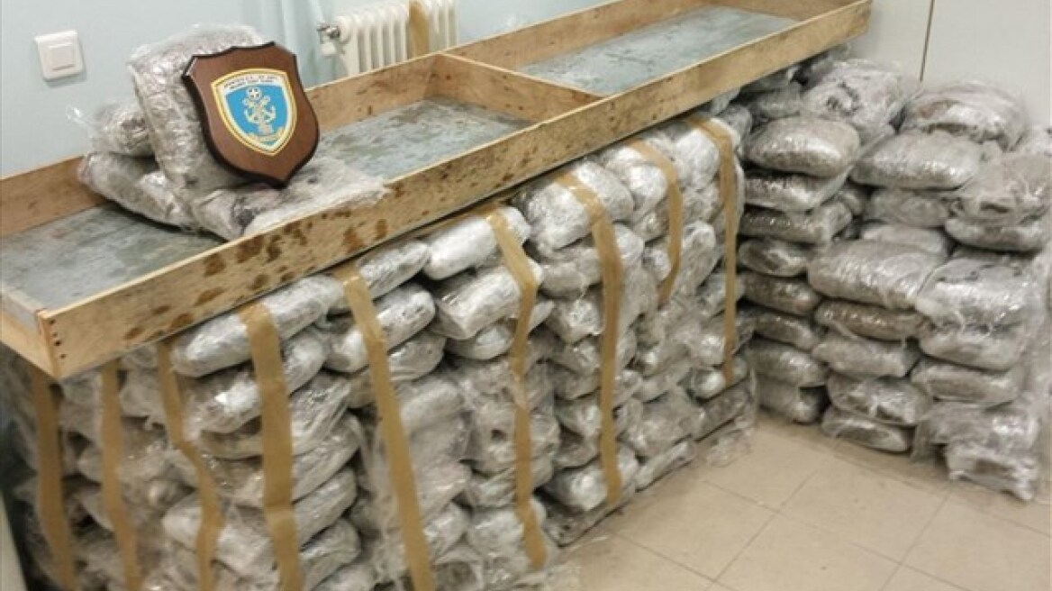 Πάτρα: Ο σκύλος «ξετρύπωσε» 348,5 κιλά χασίς στο νέο λιμάνι 