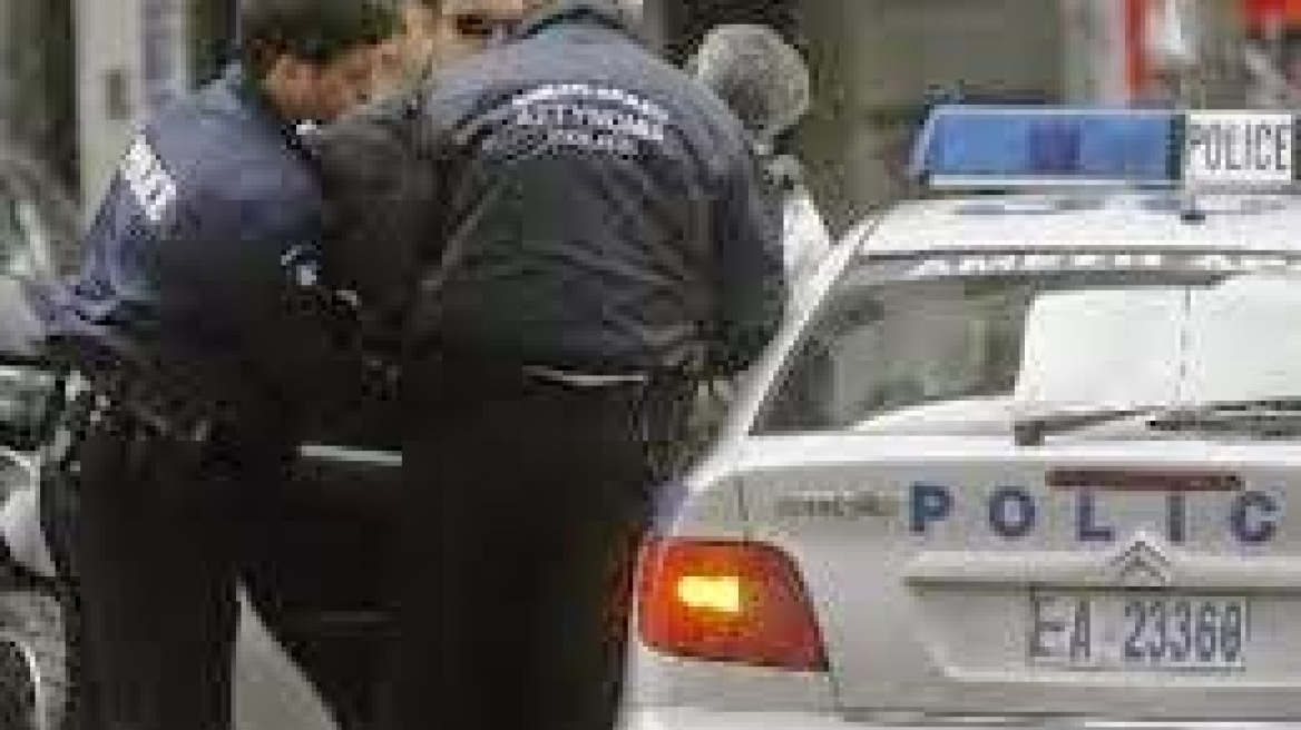 Aγρίνιο: Είχε περίστροφο στο αυτοκίνητο και συνελήφθη