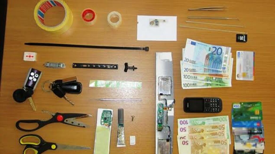 Κομοτηνή: Παγίδευαν ΑΤΜ και έφτιαχναν κάρτες «κλώνους»