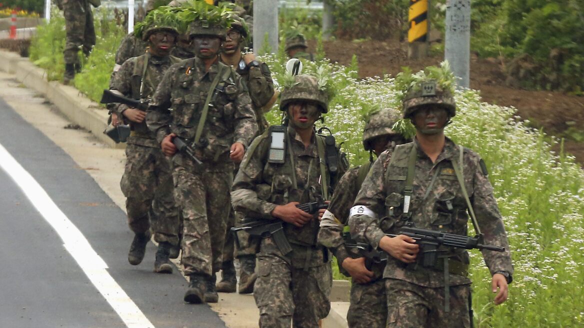 Νότια Κορέα: Συνελήφθη ο στρατιώτης που σκότωσε πέντε συναδέλφους του