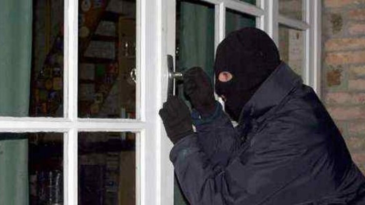 Εξαρθρώθηκε ελληνοαλβανική σπείρα που είχε κάνει 39 διαρρήξεις