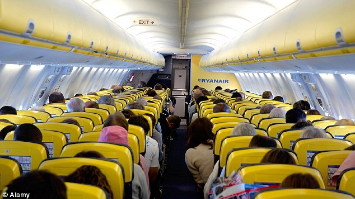 Η πτήση της... κολάσεως: Μεθυσμένοι επιβάτες της Ryanair χτύπησαν επιβάτη και ούρησαν στο πάτωμα!
