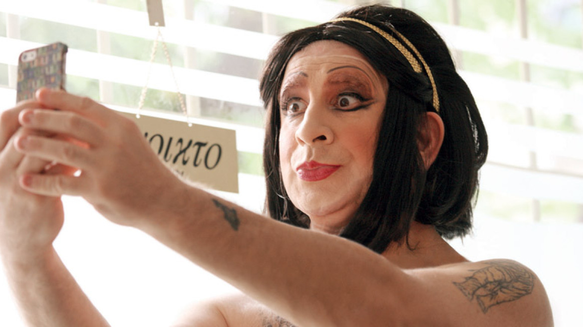 Ο Πέτρος Φιλιππίδης έγινε Ηλέκτρα