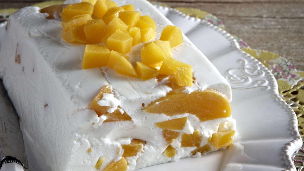 Γιαουρτογλυκό ελαφρύ και δροσερό με ροδάκινα