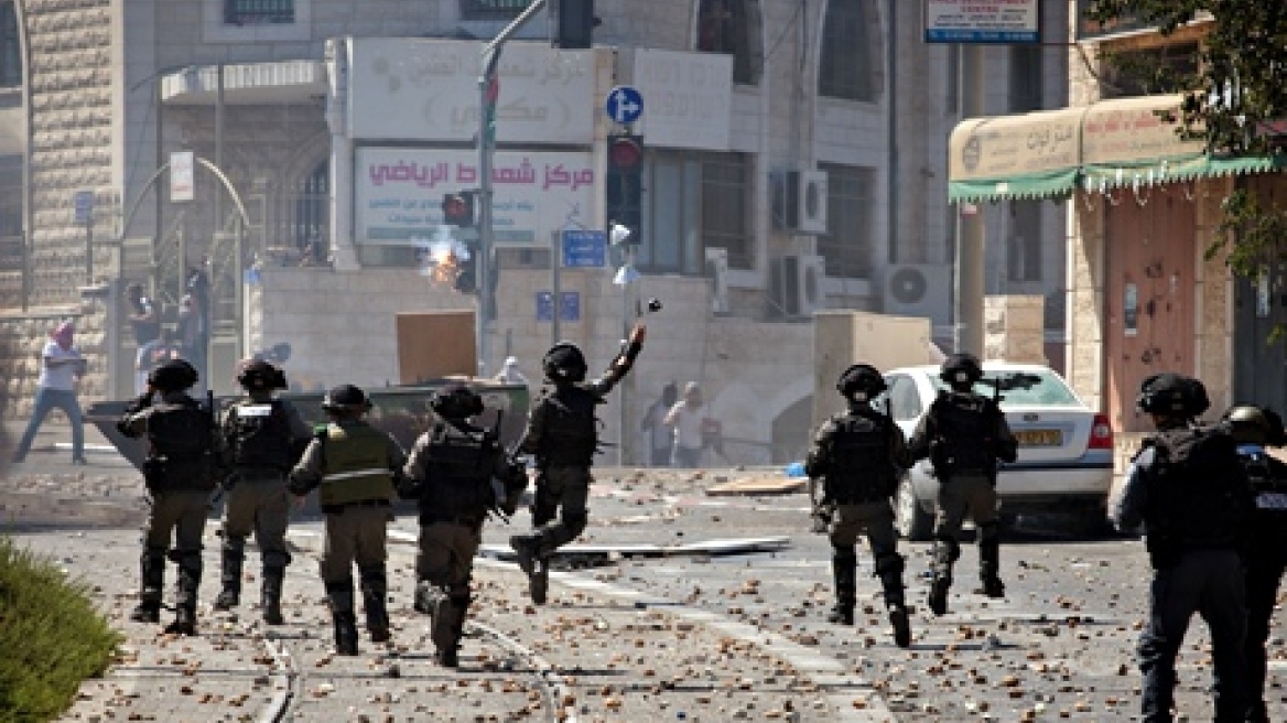 Ιερουσαλήμ: Παλαιστίνιοι διαδηλωτές συγκρούονται με την αστυνομία