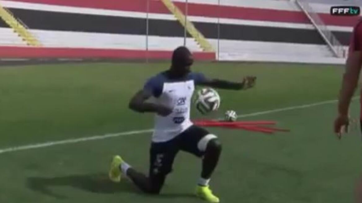 Βίντεο: Ο Μαμαντού Σακό «μιλάει» στην μπάλα