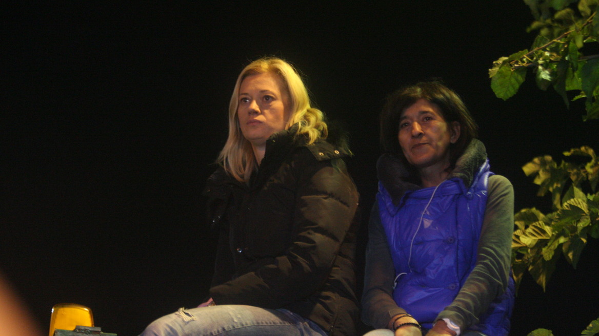 Η Ραχήλ Μακρή πήγε σε πορεία για τη ΔΕΗ με τσάντα Louis Vuitton!