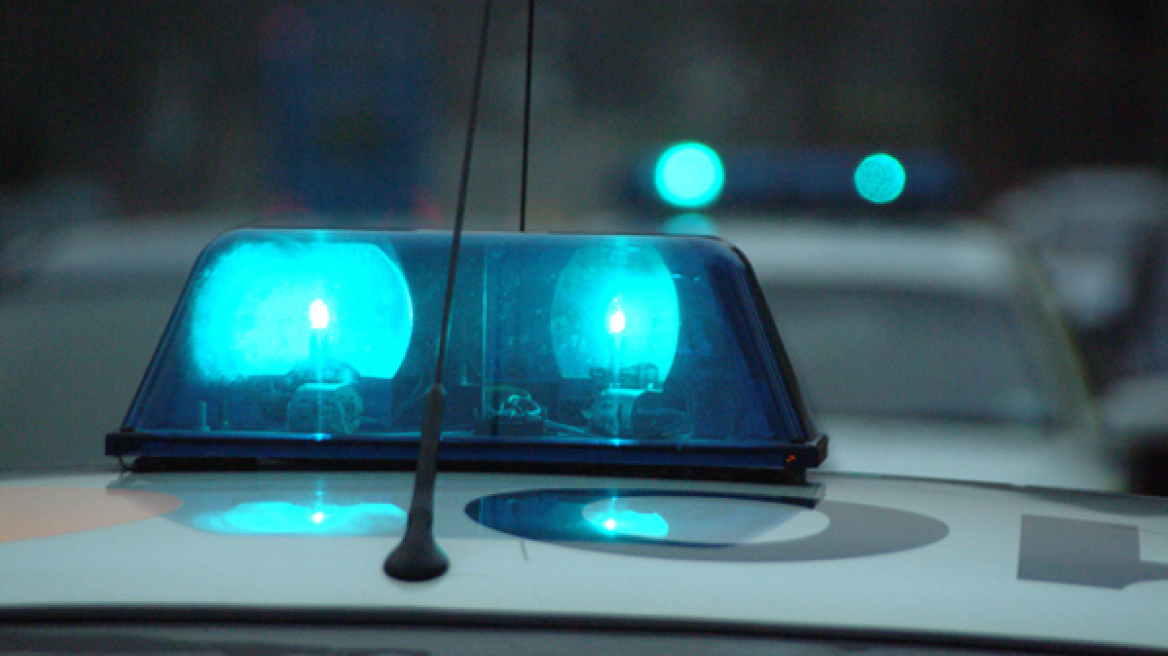 Χαλκίδα: Τον έπιασαν να κόβει καλώδια πάνω σε κολόνα! 