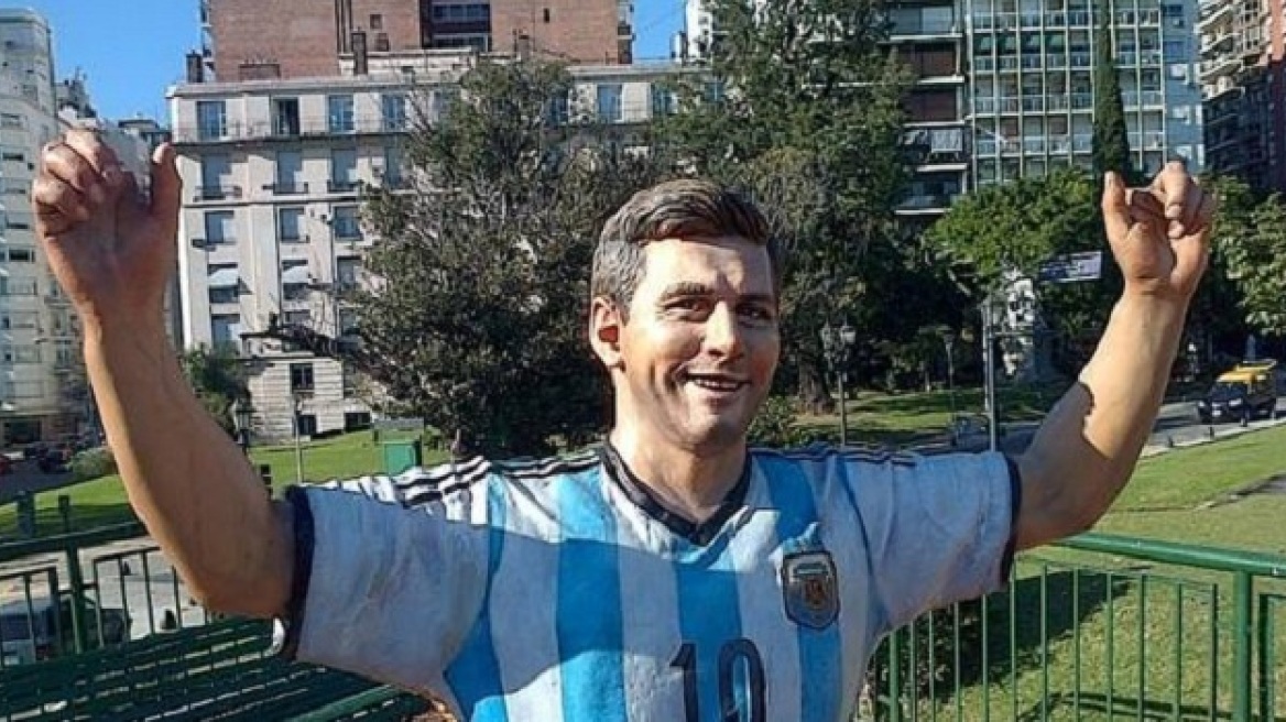 Έκοψαν τα δάχτυλα του… Μέσι!