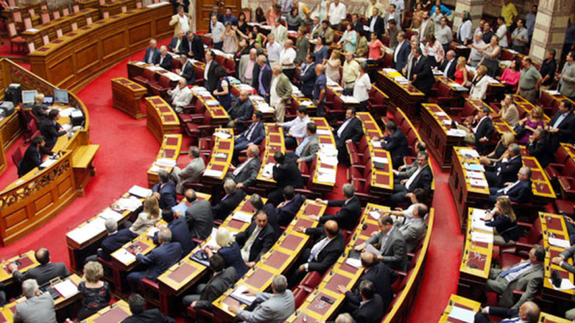 Τέσσερις, τουλάχιστον, οι προτάσεις για το δημοψήφισμα περί της ΔΕΗ