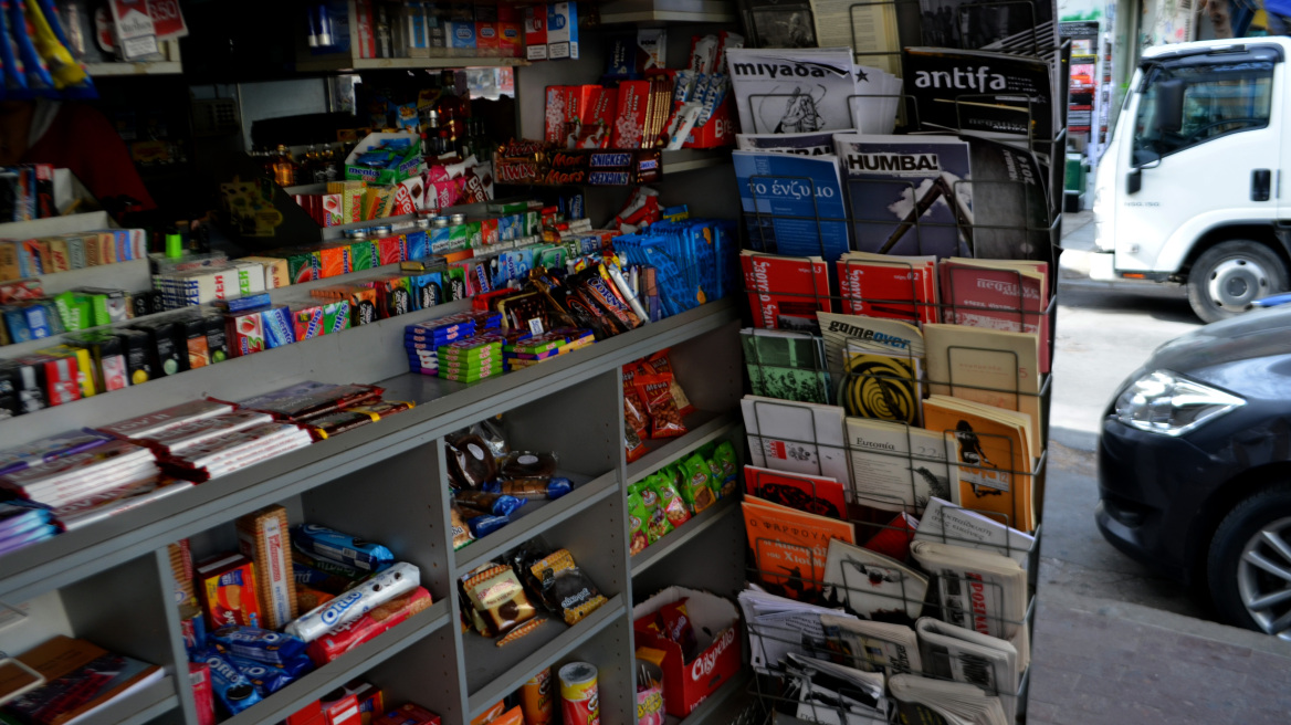 Πρόστιμο 2.000 ευρώ στον περιπτερά που πουλούσε τρία ευρώ το νερό στην Ακρόπολη!